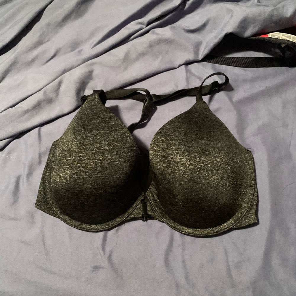 32DD Victoria Secret bra